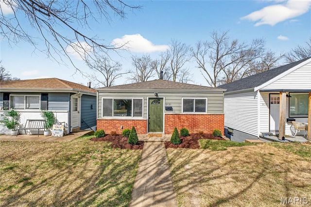 2121 Esther Avenue, St Louis, MO 63139