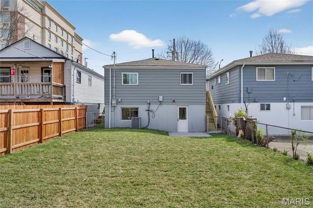 2121 Esther Avenue, St Louis, MO 63139