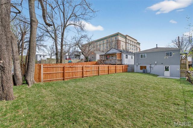 2121 Esther Avenue, St Louis, MO 63139