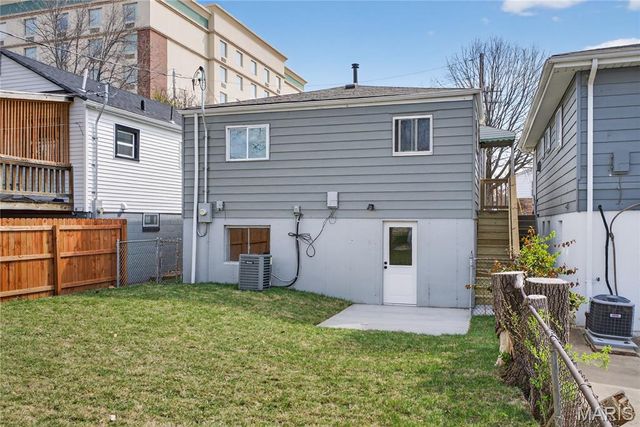 2121 Esther Avenue, St Louis, MO 63139