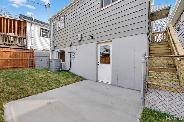 2121 Esther Avenue, St Louis, MO 63139