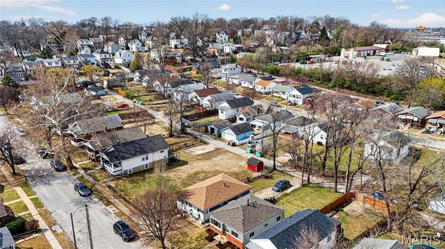 2121 Esther Avenue, St Louis, MO 63139