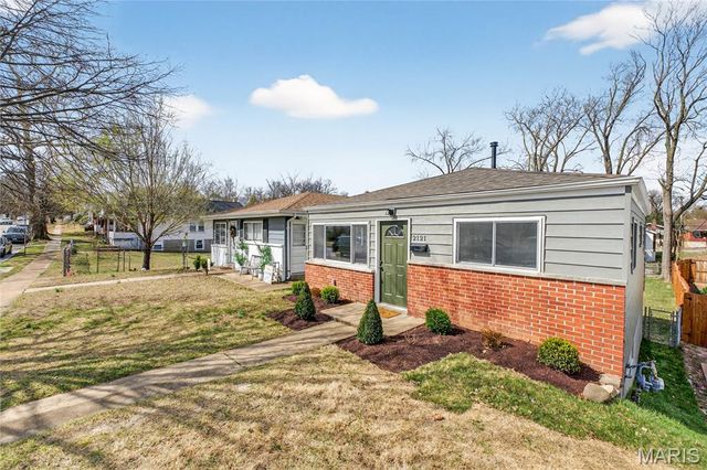 2121 Esther Avenue, St Louis, MO 63139