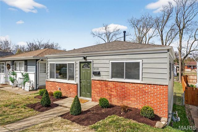 2121 Esther Avenue, St Louis, MO 63139