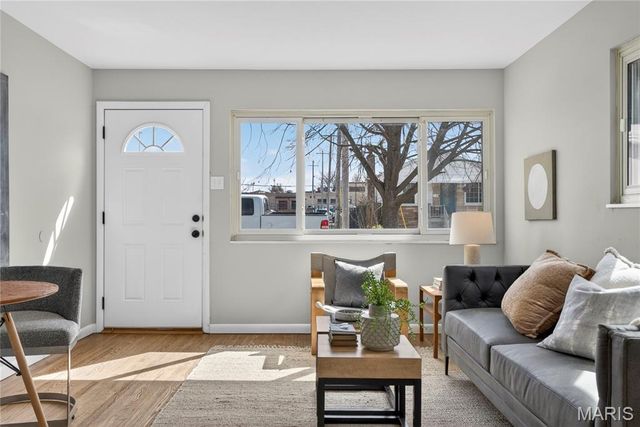 2121 Esther Avenue, St Louis, MO 63139