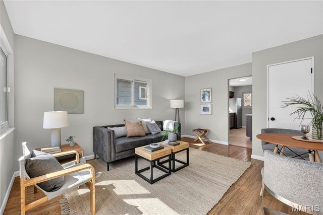 2121 Esther Avenue, St Louis, MO 63139