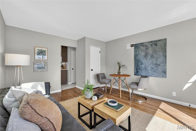 2121 Esther Avenue, St Louis, MO 63139