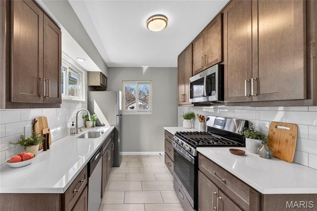 2121 Esther Avenue, St Louis, MO 63139