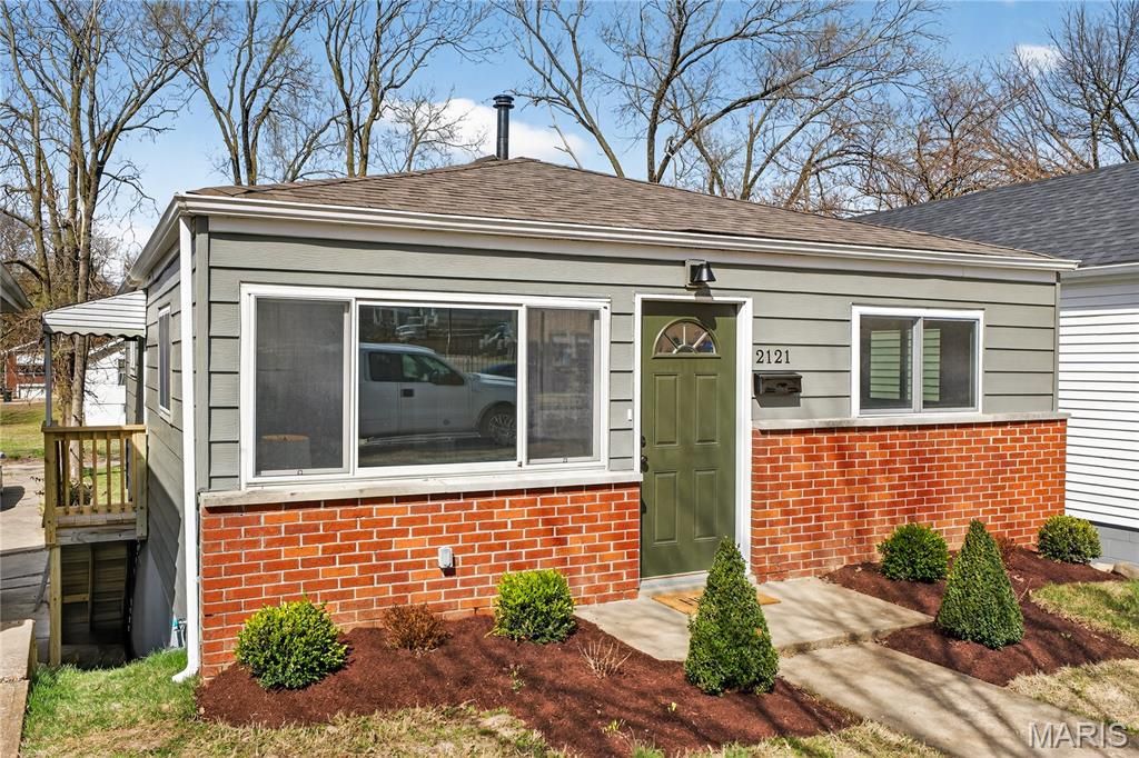 2121 Esther Avenue, St Louis, MO 63139