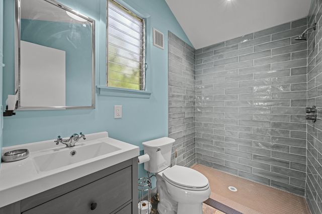 301 Yonder DR, Spicewood, TX 78669