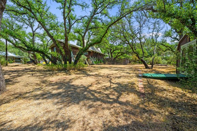 301 Yonder DR, Spicewood, TX 78669