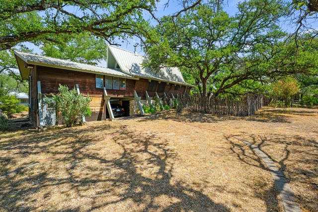 301 Yonder DR, Spicewood, TX 78669