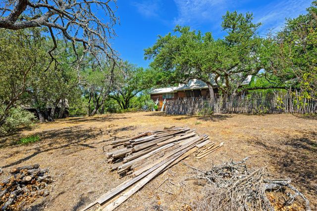 301 Yonder DR, Spicewood, TX 78669