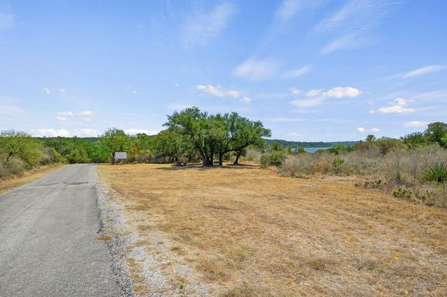 301 Yonder DR, Spicewood, TX 78669