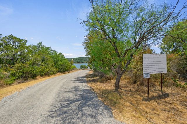 301 Yonder DR, Spicewood, TX 78669