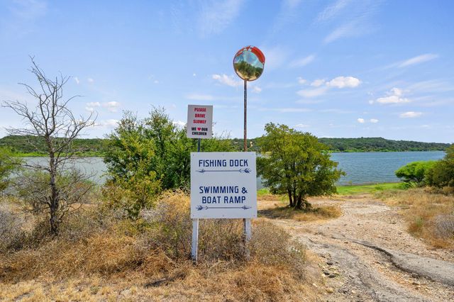 301 Yonder DR, Spicewood, TX 78669