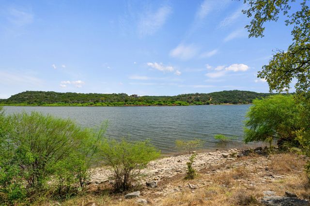 301 Yonder DR, Spicewood, TX 78669