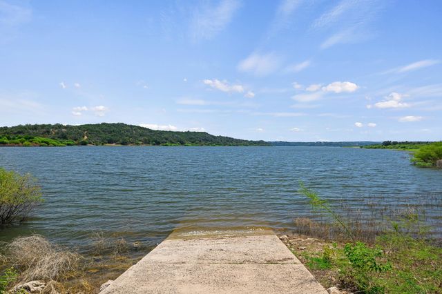 301 Yonder DR, Spicewood, TX 78669