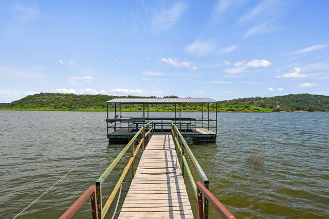 301 Yonder DR, Spicewood, TX 78669