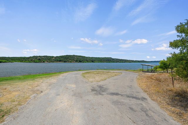 301 Yonder DR, Spicewood, TX 78669