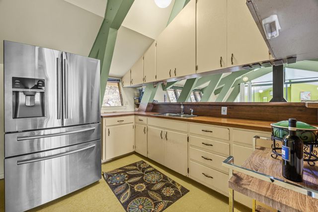 301 Yonder DR, Spicewood, TX 78669