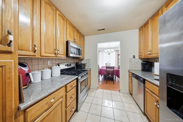 15 Park Avenue 204B, Spring Valley, NY 10977