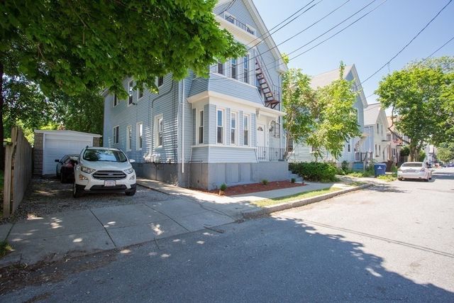 212 North St, New Bedford, MA 02740