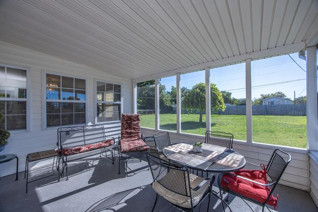 1210 Peacock Road, Paris, KY 40361