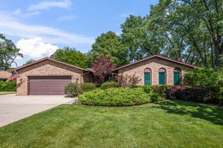 907 N Quentin Road, Palatine, IL 60067