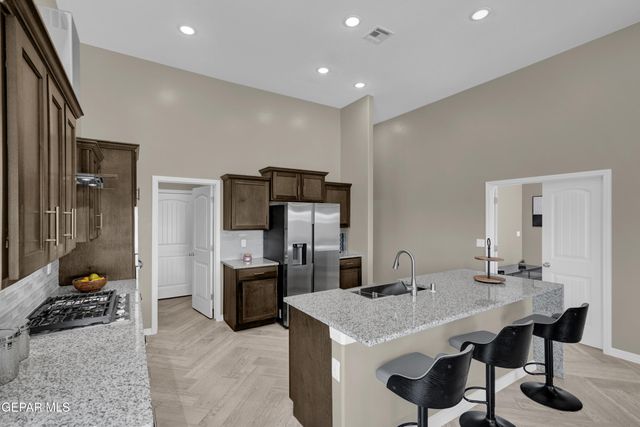 102 Daniel Lynn Trail, Santa Teresa, NM 88008