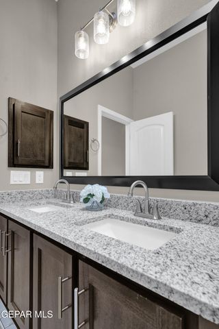 102 Daniel Lynn Trail, Santa Teresa, NM 88008