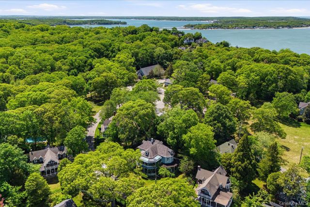 5 Spring Garden Avenue, Shelter Island Heights, NY 11965