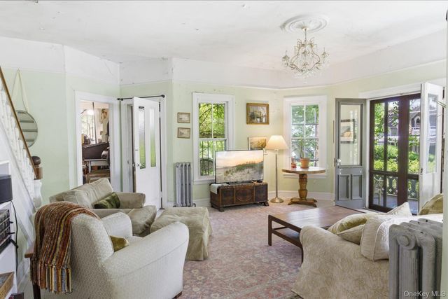 5 Spring Garden Avenue, Shelter Island Heights, NY 11965