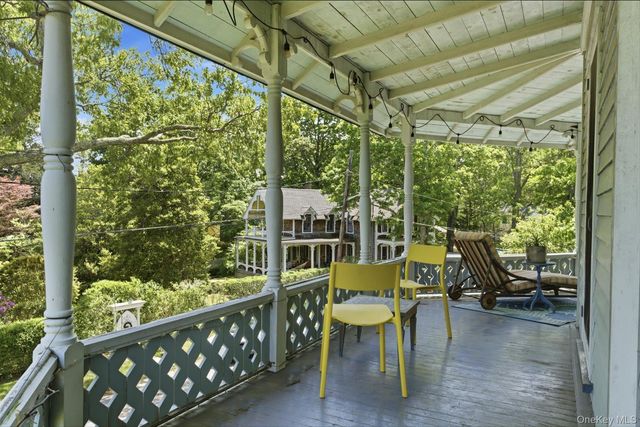 5 Spring Garden Avenue, Shelter Island Heights, NY 11965