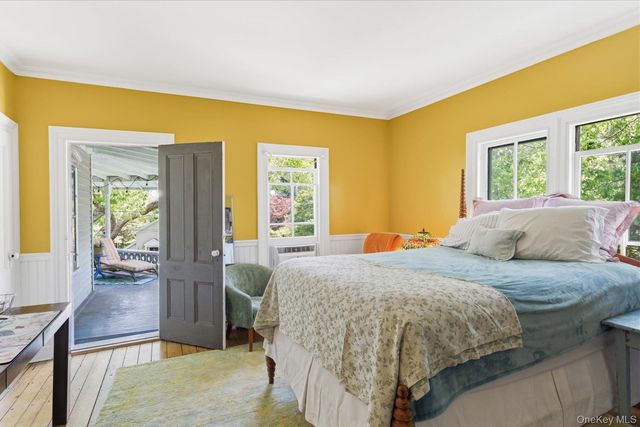 5 Spring Garden Avenue, Shelter Island Heights, NY 11965