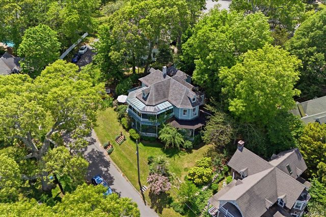 5 Spring Garden Avenue, Shelter Island Heights, NY 11965
