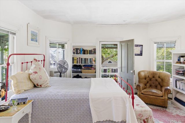 5 Spring Garden Avenue, Shelter Island Heights, NY 11965