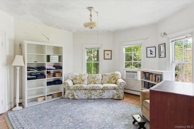 5 Spring Garden Avenue, Shelter Island Heights, NY 11965