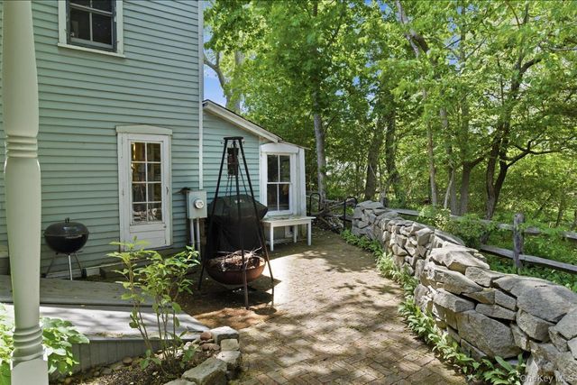 5 Spring Garden Avenue, Shelter Island Heights, NY 11965