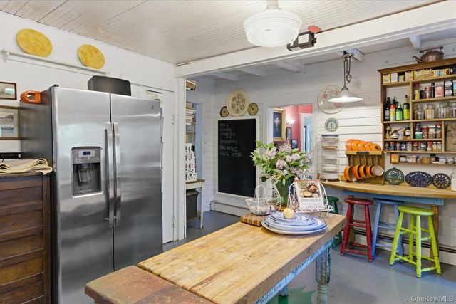5 Spring Garden Avenue, Shelter Island Heights, NY 11965