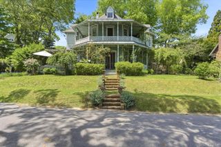 5 Spring Garden Avenue, Shelter Island Heights, NY 11965