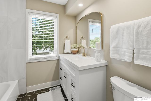 3023 N 67th Avenue, Omaha, NE 68104