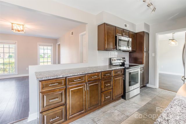 8708 Parkchester Drive, Charlotte, NC 28277
