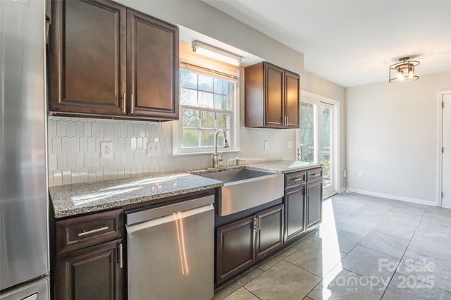 8708 Parkchester Drive, Charlotte, NC 28277