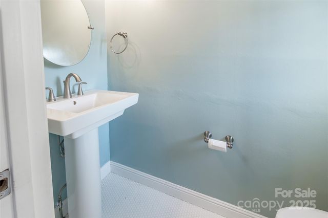 8708 Parkchester Drive, Charlotte, NC 28277