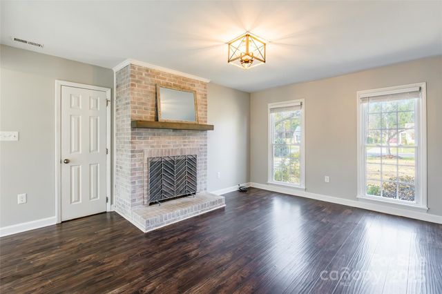 8708 Parkchester Drive, Charlotte, NC 28277