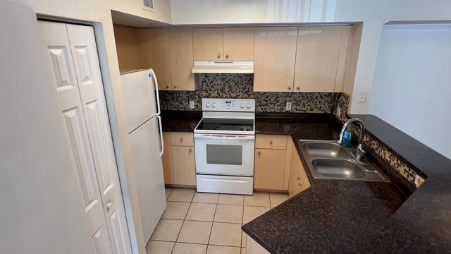 4021 SAN MARINO Boulevard 205, West Palm Beach, FL 33409