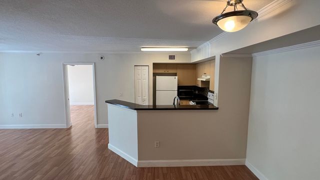 4021 SAN MARINO Boulevard 205, West Palm Beach, FL 33409