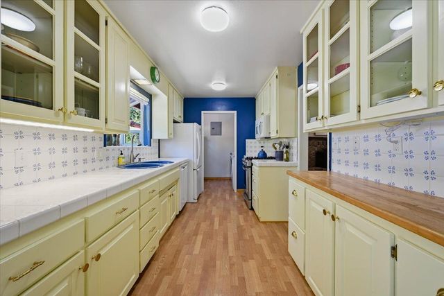 16934 Lake Vera Purdon Rd, Nevada City, CA 95959
