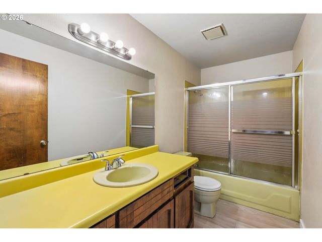1701 Se 135TH Ave, Portland, OR 97233